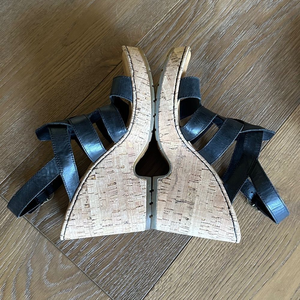 Børn Bernese Cage Wedge Sandal In Black Leather - Picture 9 of 12